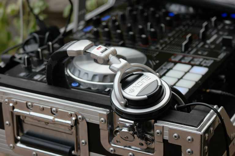 Sound Gadgets that are Suitable for a Music Crazy Person
