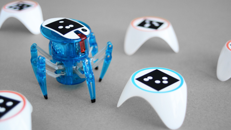 Play Smartly with the Artificial Intelligent Bots Alive Robot