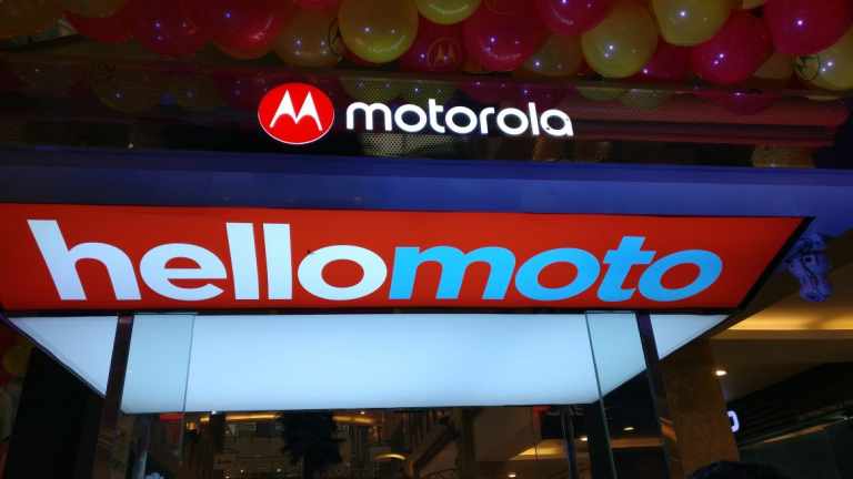 Motorola goes offline, opens Motohub Stores in India