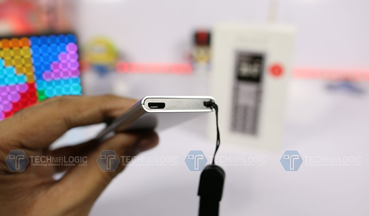 Elari-NanoPhone-C-Micro-USB-Port-Techniblogic-Nishith-Gupta