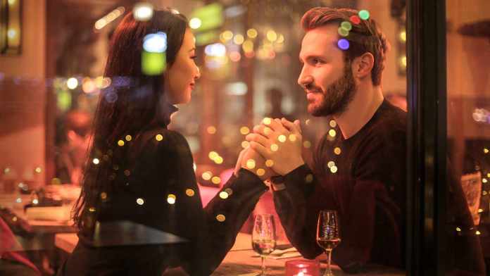 Apps-Dedicated-to-Couples-for-their-Romantic-Date