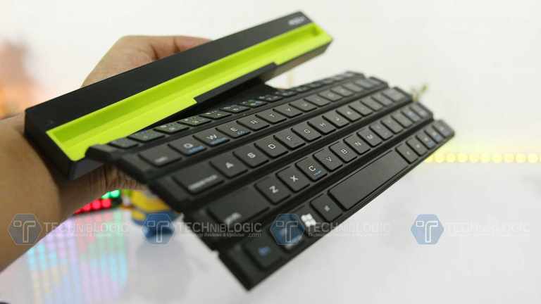 Rollable BT Wireless Keyboard with an Intelligent Magnetic Switch for Smartphone and Tablet