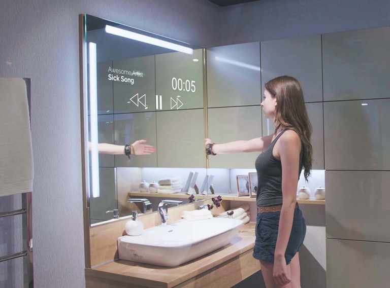 VERSE Smart mirror – The Smart Mirror without fingerprints