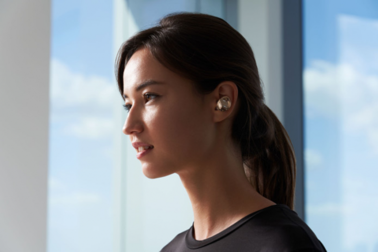 Pearl AI-Powered Earbuds with Solar Charging