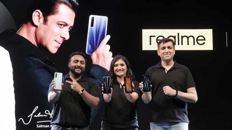 realme 6, realme 6 Pro smartphone with realme Band launched