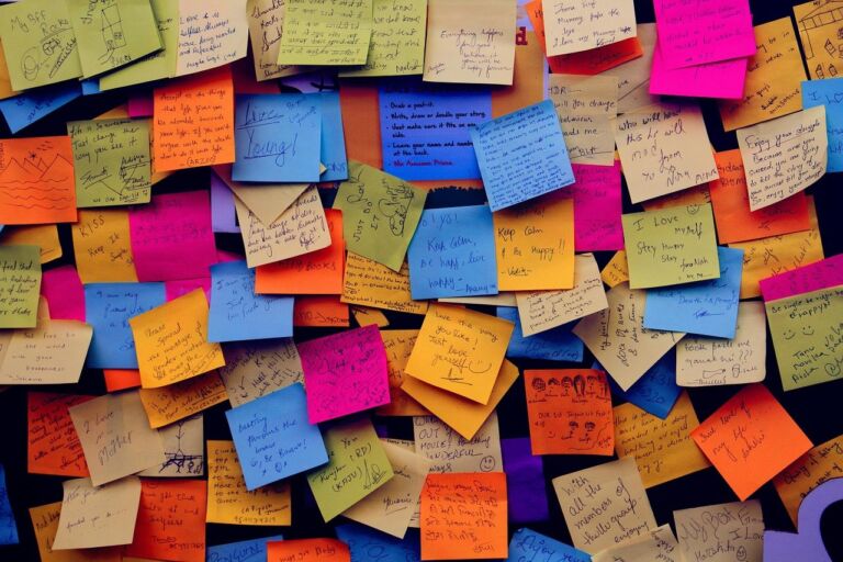 The Benefits of Sharing Ideas at Work With Digital Sticky Notes